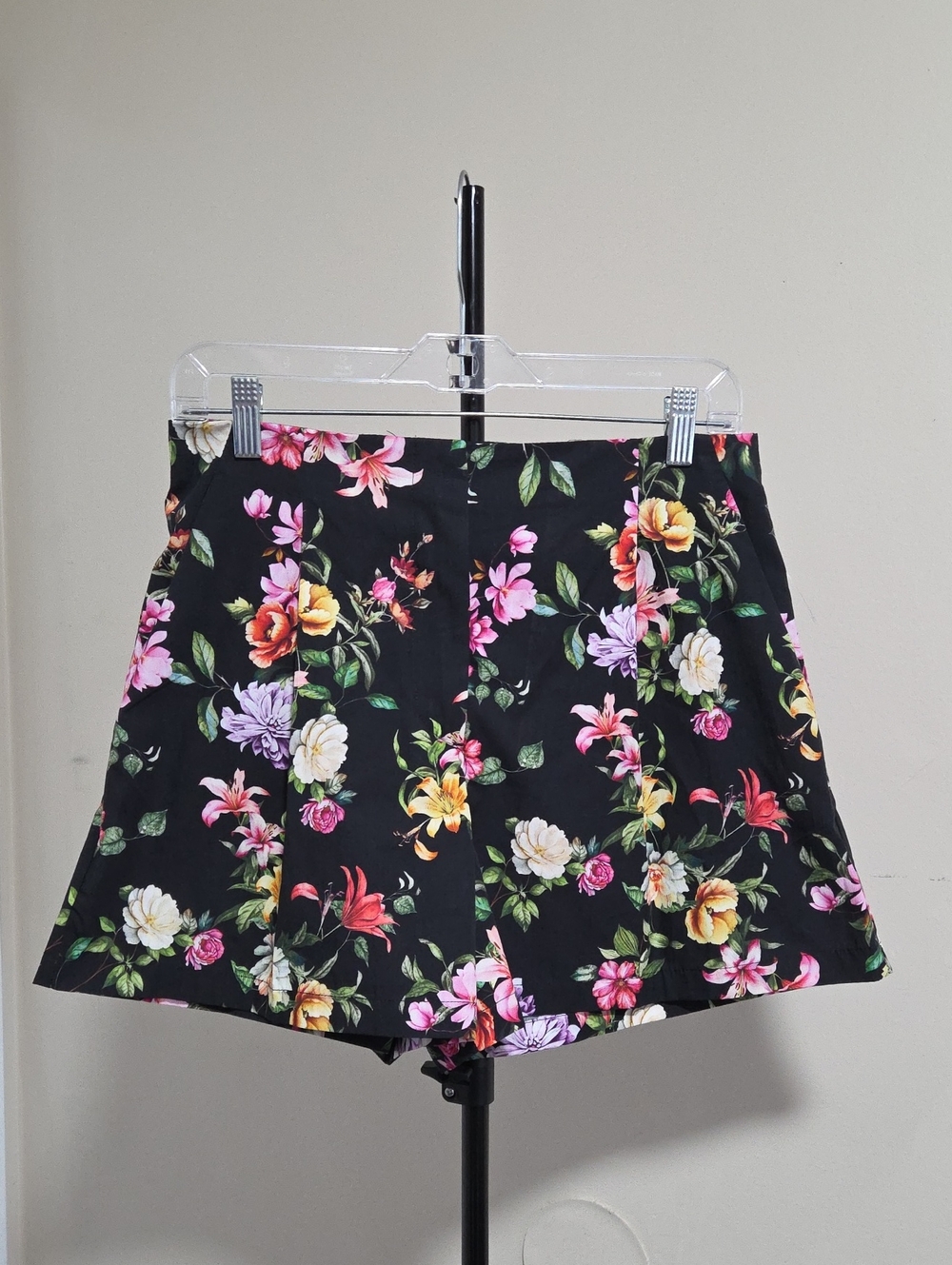 Nwt Zara Black High-Waist Floral Shorts with Multicolor Blooms